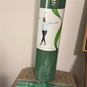 NEW Earth Green Yoga Mat & resistance bands $15